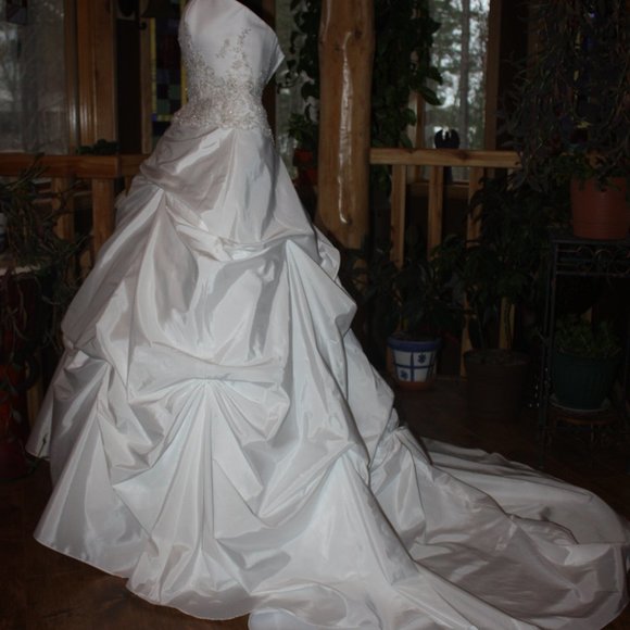 New Wedding Gown Huge Discount